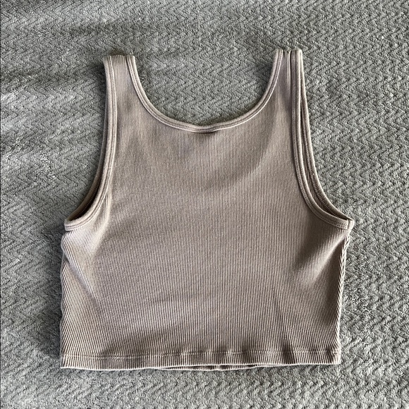 TNA Aritzia Ribbed Taupe Crop Tank Top Size M - Picture 4 of 6